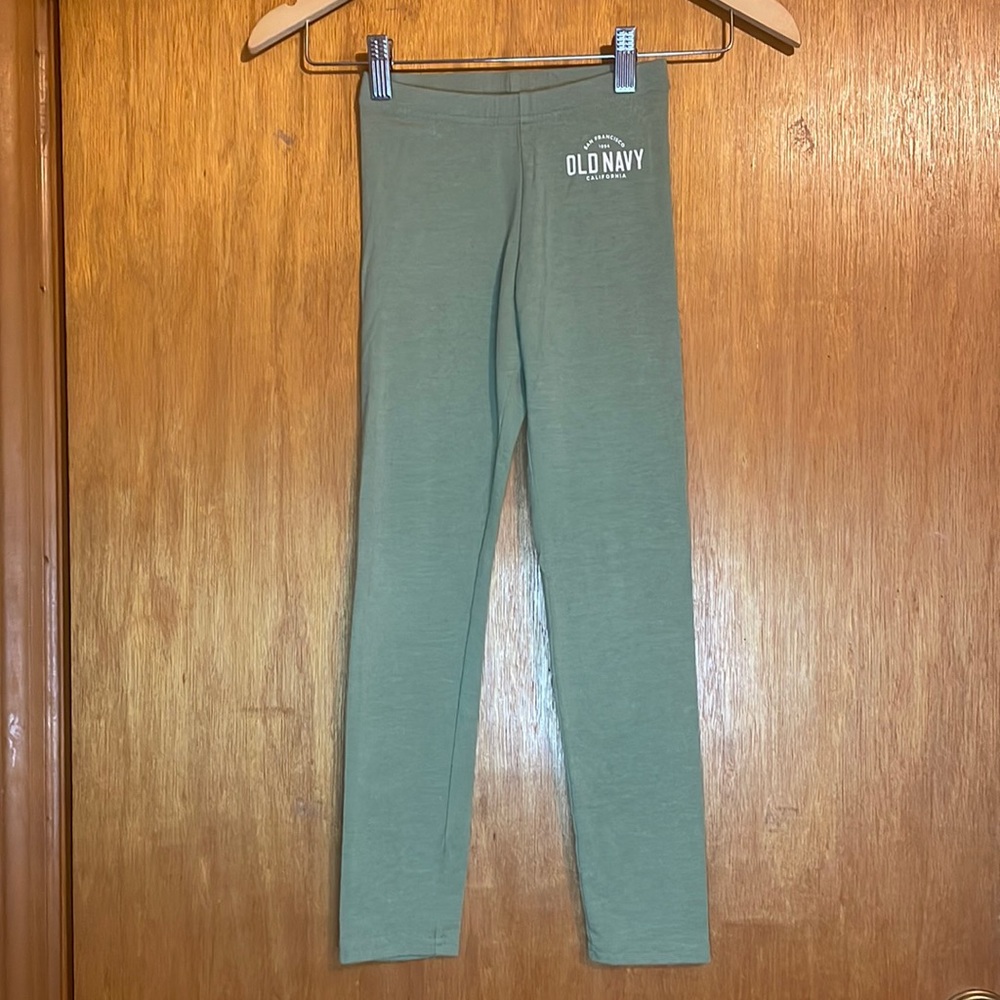 •OLD NAVY•ARMY GREEN LOGO LEGGINGS IN SIZE 8 "BUILT IN TOUGH" COLLECTION - Picture 3 of 6